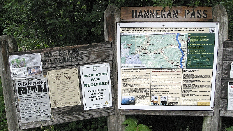 IMG_5098.JPG - Trailhead signs